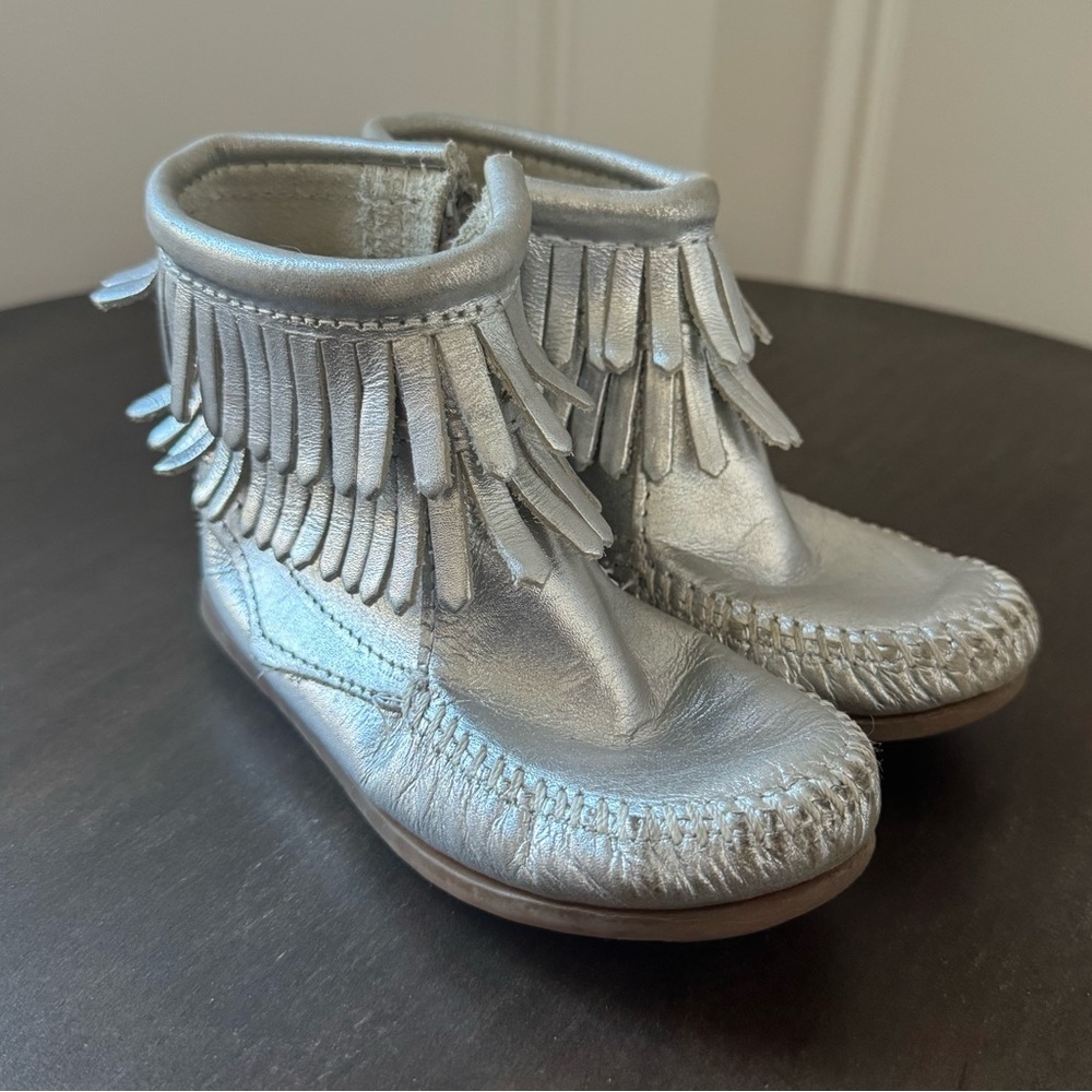 Minnetonka Ankle Moccasins - Metallic Silver - Toddler Size 10 - EUC